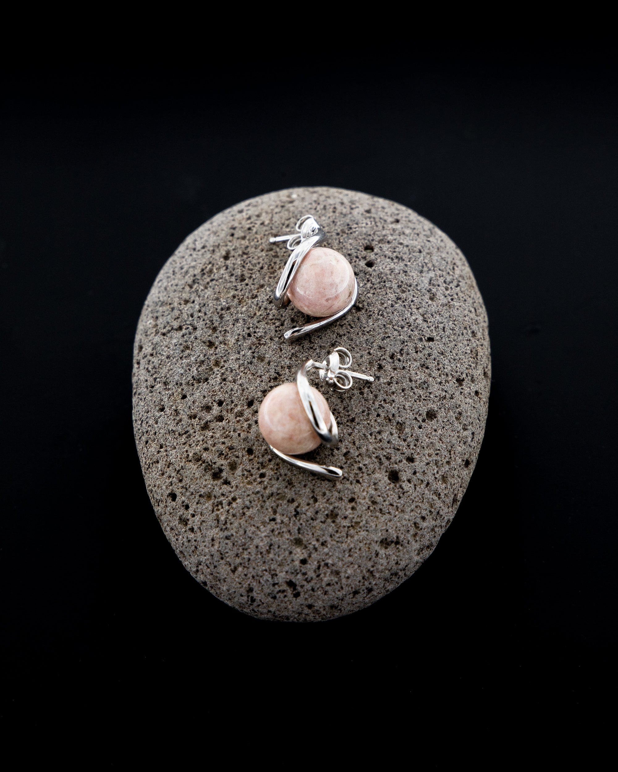 Studs Abbraccio con Clinothulite della Valmalenco