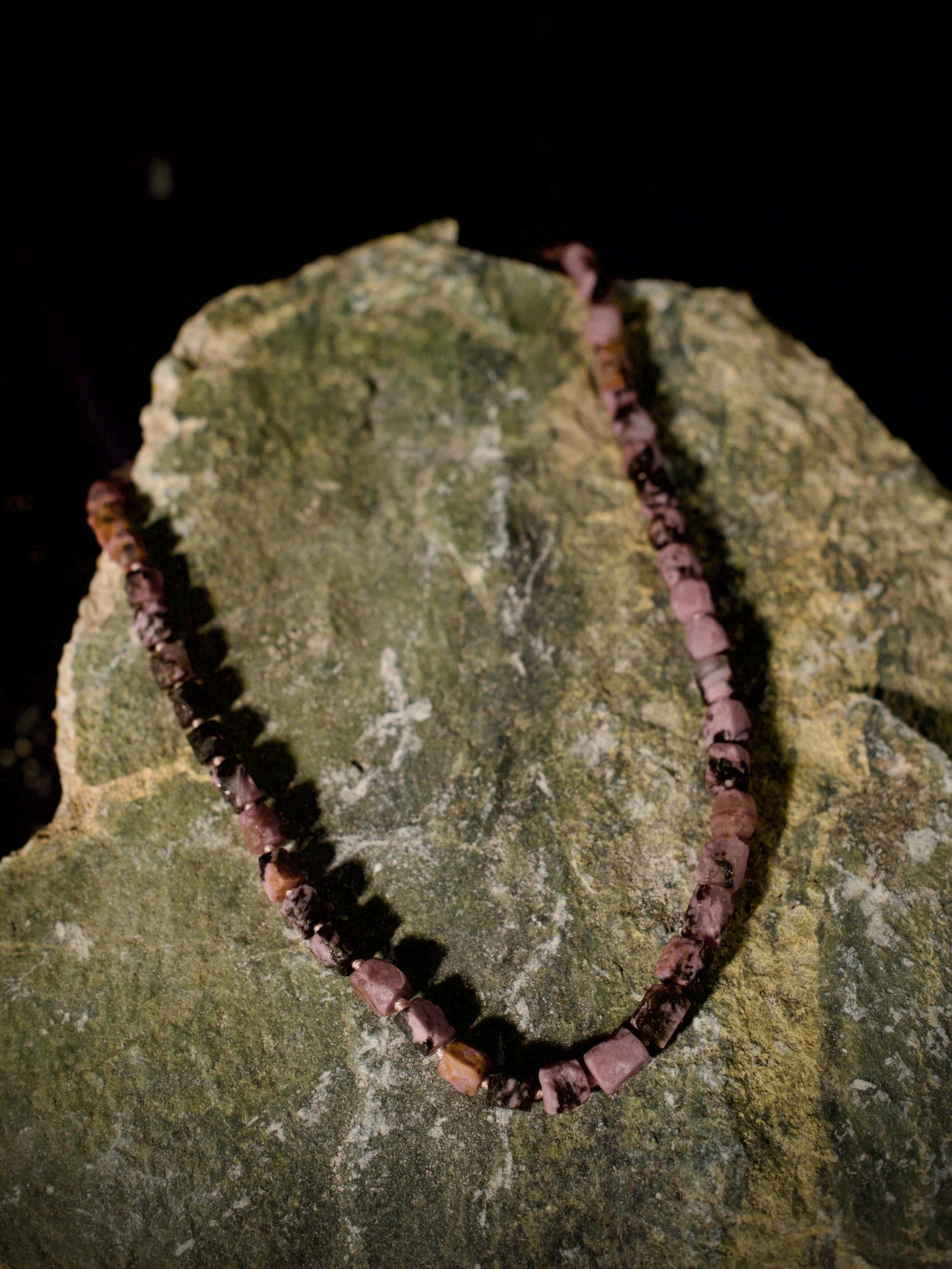 Girocollo Nuggets con Rodonite della Valmalenco