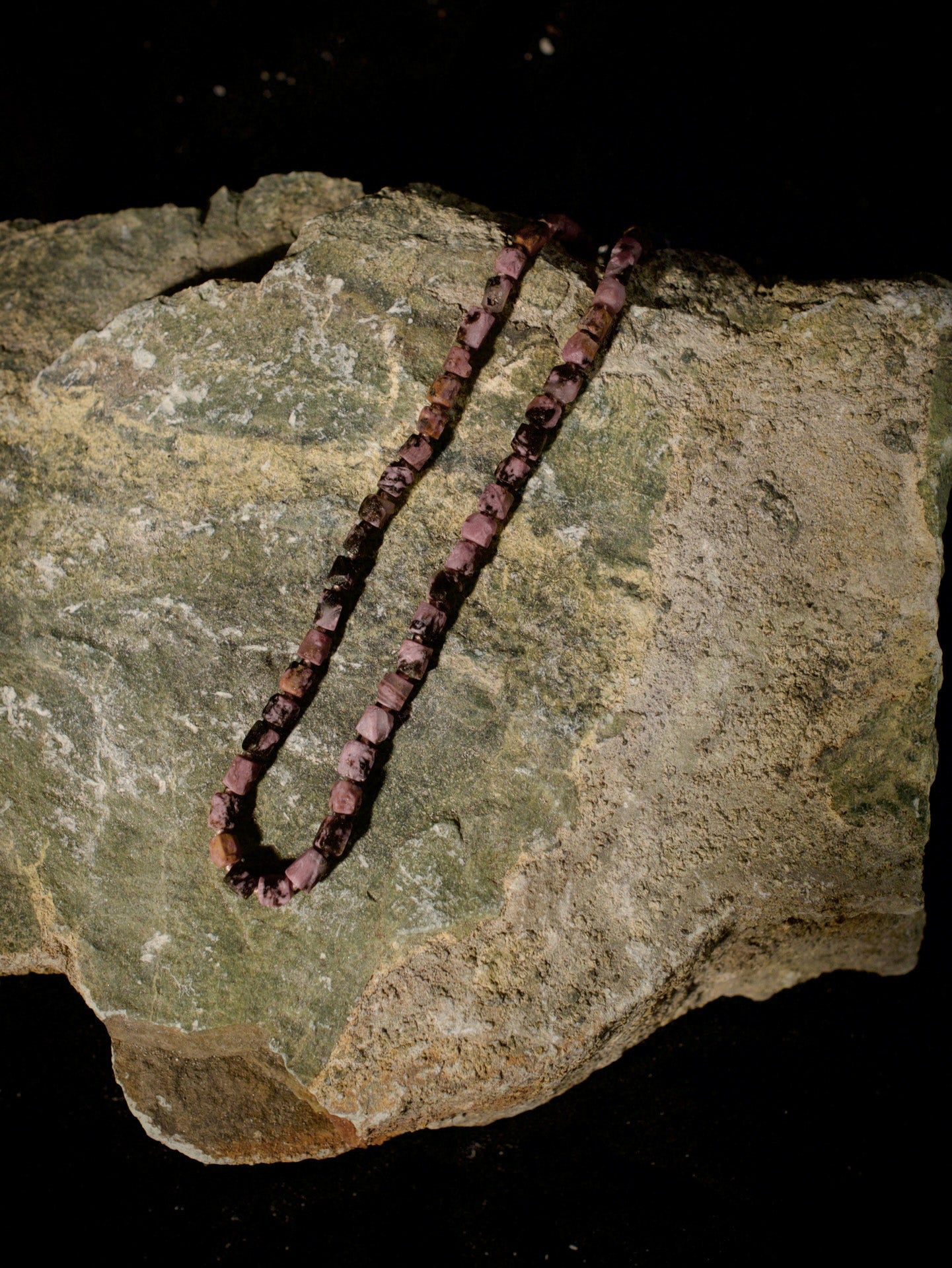 Girocollo Nuggets con Rodonite della Valmalenco