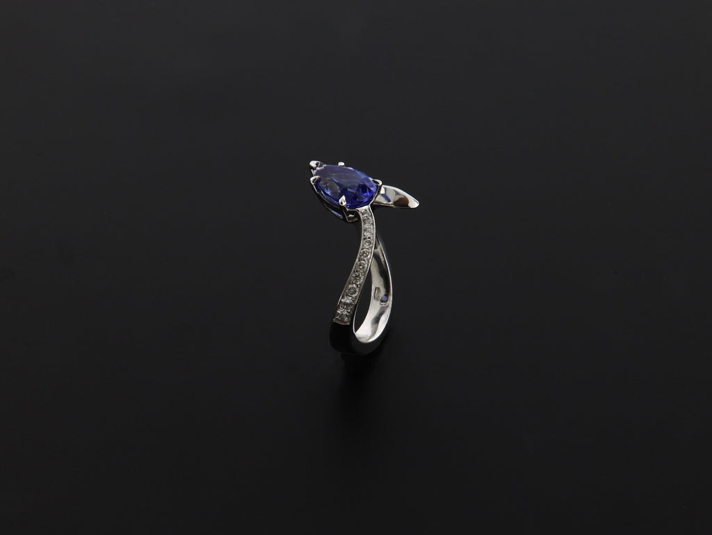 Serpente in oro bianco con Tanzanite e Diamanti