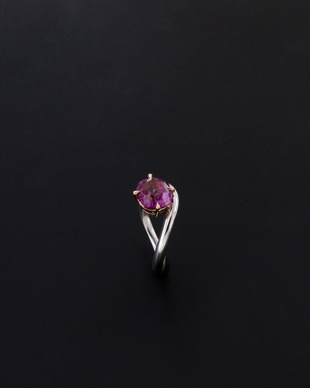 Bend in platino e oro rosso con Rodolite
