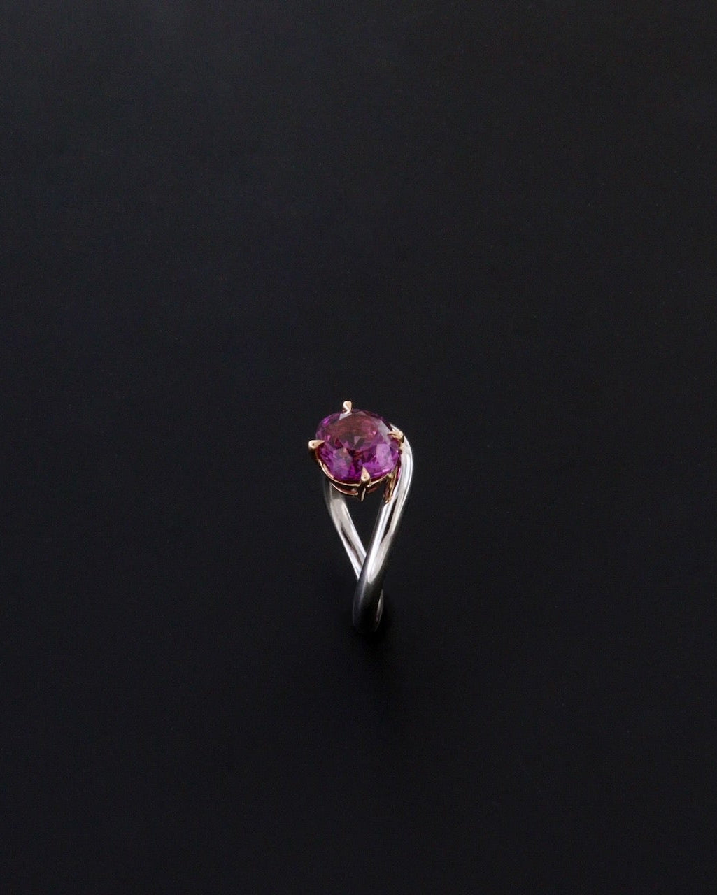 Bend in platino e oro rosso con Rodolite