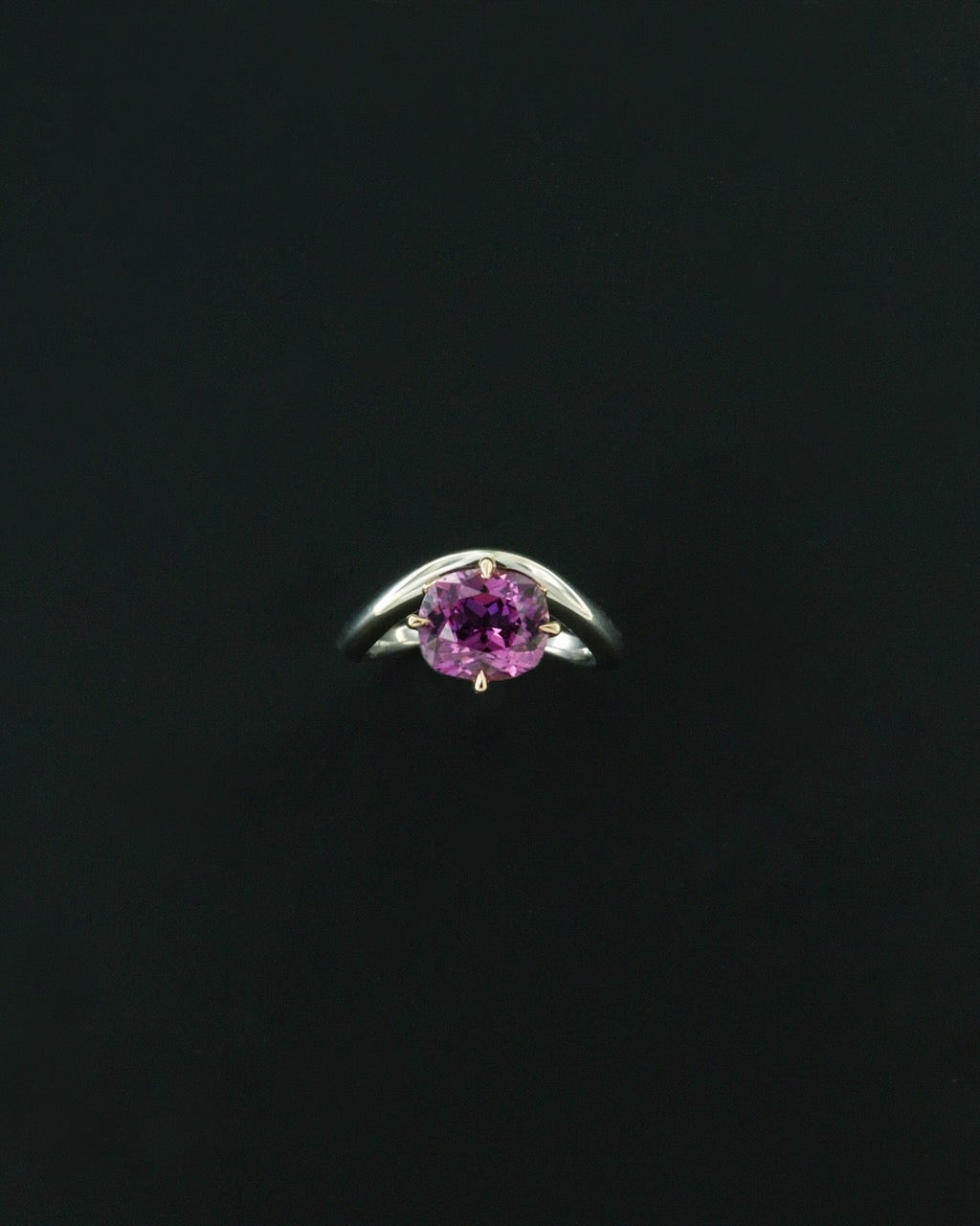 Bend in platino e oro rosso con Rodolite
