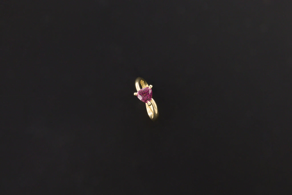 Nastro in oro giallo con Malaya Garnet