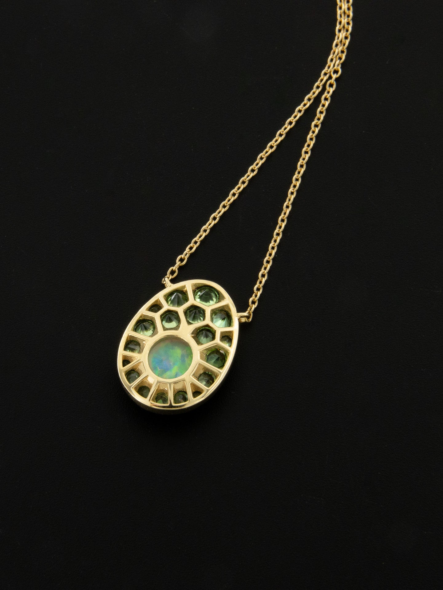 Girocollo Shell con Opale e Tsavorite