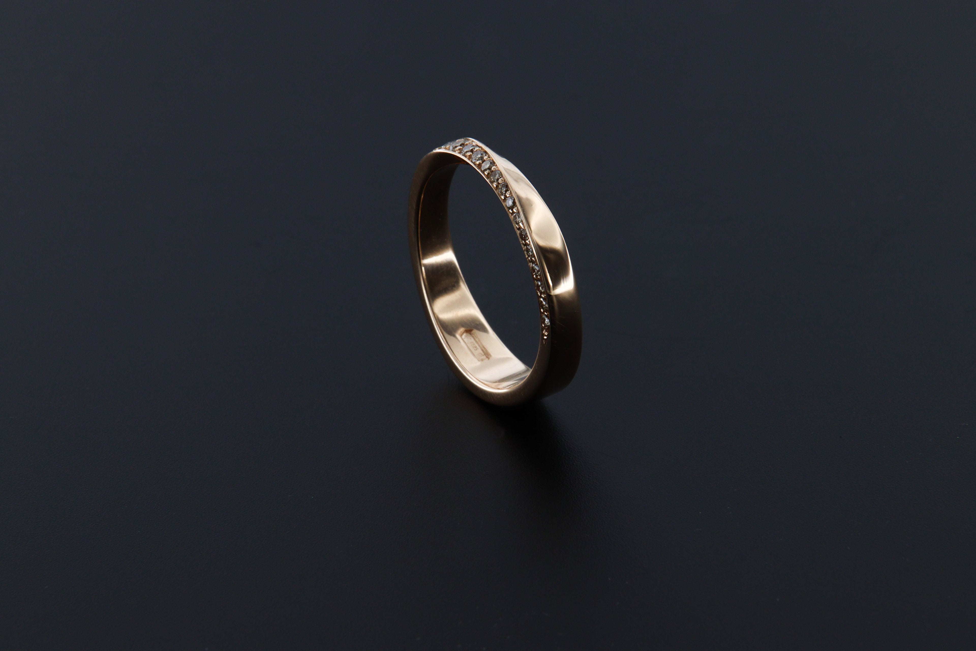 Möbius con Diamanti brown