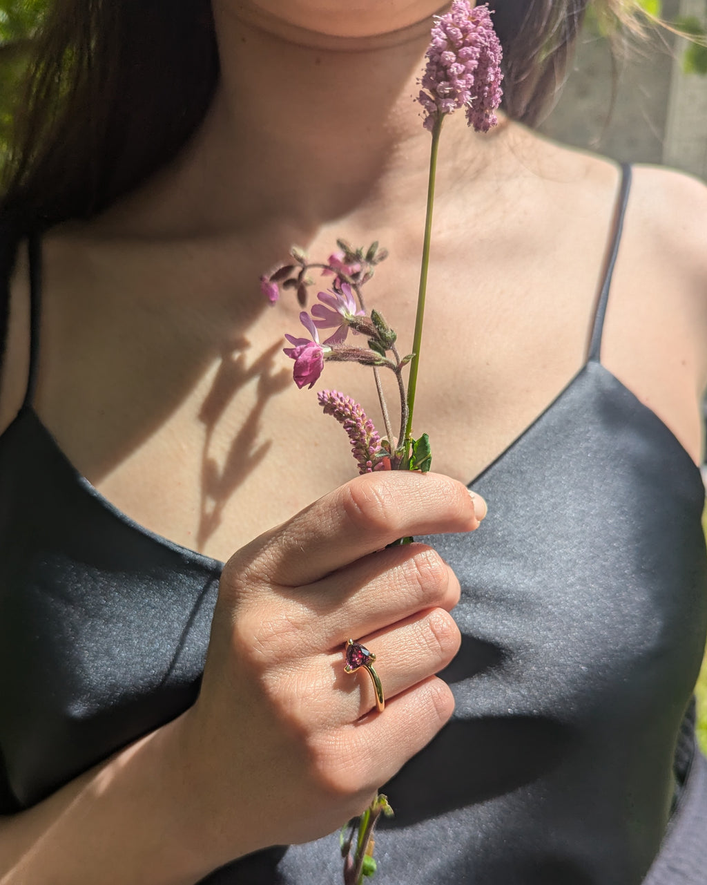 Nastro in oro giallo con Malaya Garnet