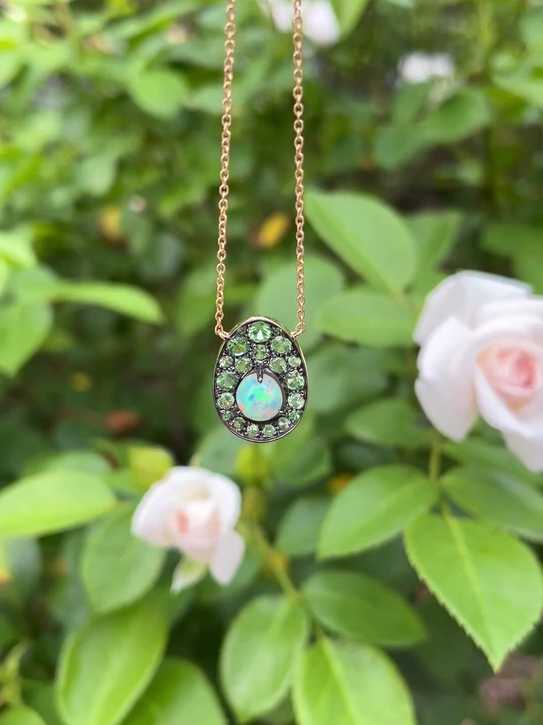 Collana Shell con Opale e Tsavorite