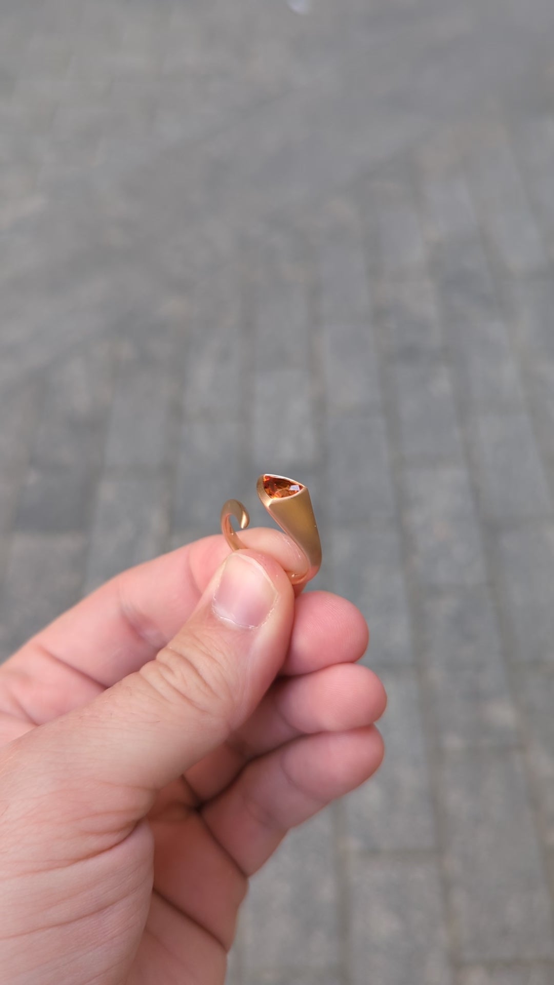 Chiodo con Mandarin Garnet